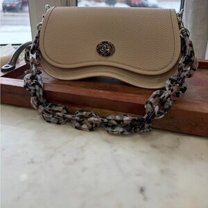 Coachtopia Wavy Dinky - Cloud colour  with  Chain